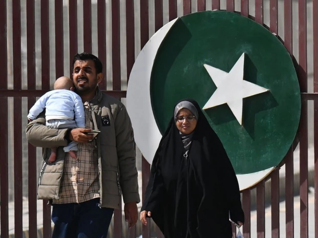 pakistanis walk across the taftan border as they return from iran in balochistan province on march 3 2026 amid ongoing us israel strikes on iran photo afp pakistanis walk across the taftan border as they return from iran in balochistan province on march 3 2026 amid ongoing us israel strikes on iran photo afp