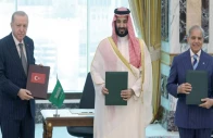 saudi crown prince mohammed bin salman turkish president recep tayyip erdogan and prime minister shehbaz sharif pose after signing the joint defence agreement in makkah photo afp