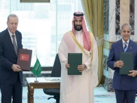 saudi crown prince mohammed bin salman turkish president recep tayyip erdogan and prime minister shehbaz sharif pose after signing the joint defence agreement in makkah photo afp