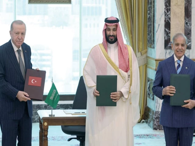 collective security saudi crown prince mohammed bin salman turkish president recep tayyip erdogan and prime minister shehbaz sharif pose after signing the joint defence agreement in makkah photo afp collective security saudi crown prince mohammed bin salman turkish president recep tayyip erdogan and prime minister shehbaz sharif pose after signing the joint defence agreement in makkah photo afp