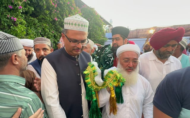 pakistani pilgrims attend mujadid alf sani s urs in india pakistani pilgrims attend mujadid alf sani s urs in india