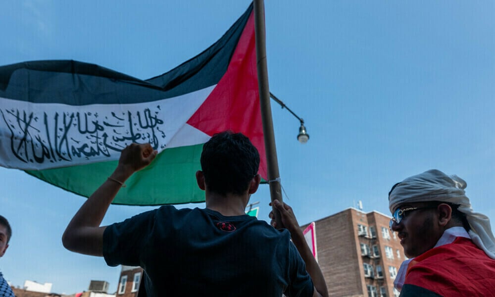 a palestinian boy waiving palestinian flag photo afp