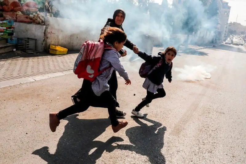 kids in gaza fleeing from tear gas near school photo afp