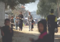 palestinians carry pots with food west of deir al balah city in the central gaza strip photo afp