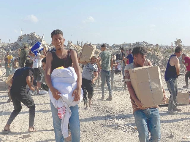 displaced palestinians receive food packages in gaza photo afp displaced palestinians receive food packages in gaza photo afp