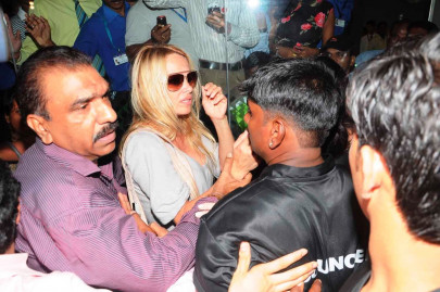 chaos erupts as pamela anderson arrives in mumbai