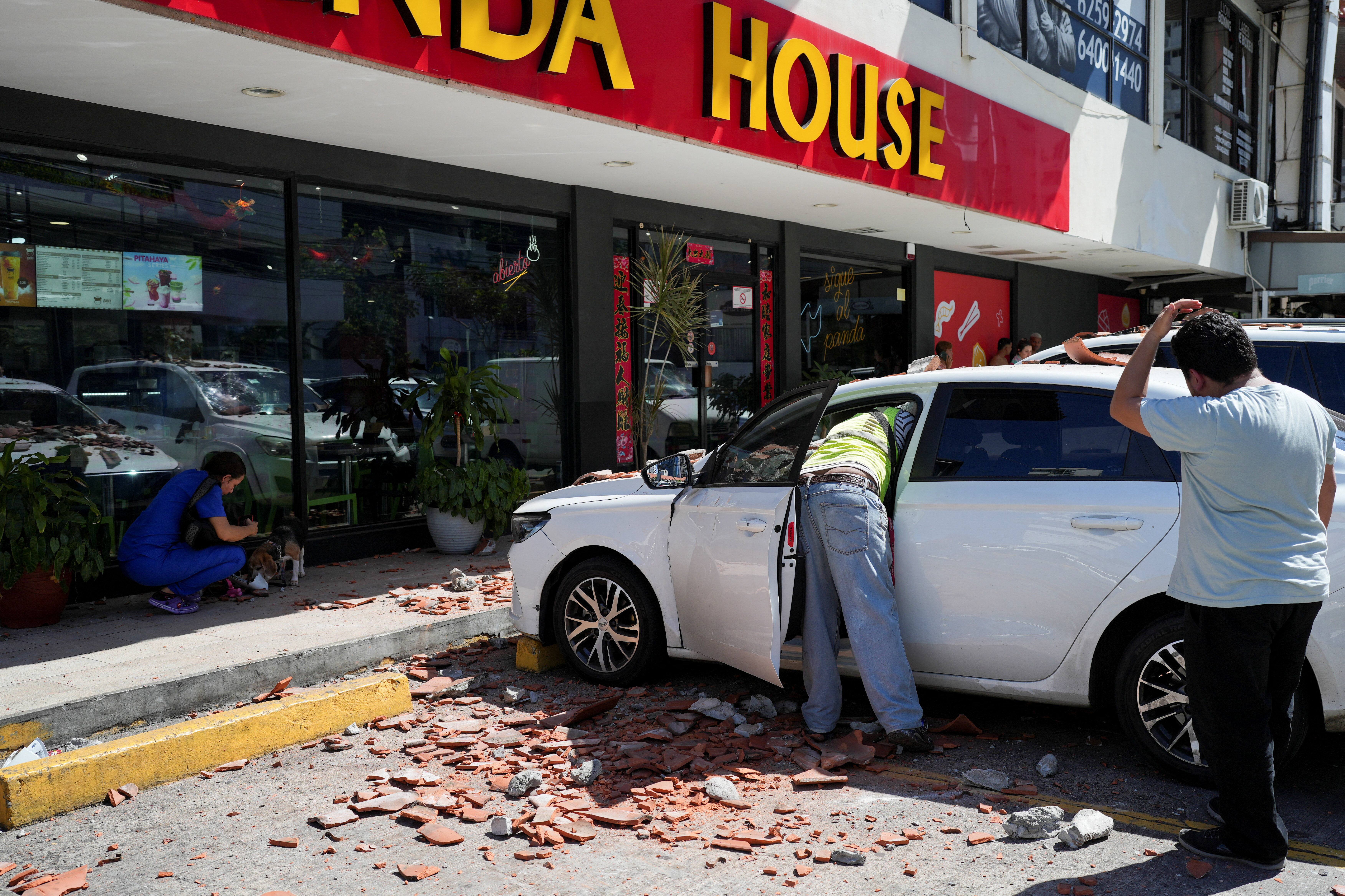A car damaged by falling debris after an earthquake struck near the southern coast of Panama, in Panama City, Panama, October 9, 2026. Photo: Reuters