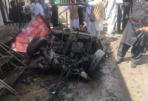 security officials and residents gather at the site of a powerful explosion at a market in parachinar capital of the kurram tribal district on march 31 2017 photo afp security officials and residents gather at the site of a powerful explosion at a market in parachinar capital of the kurram tribal district on march 31 2017 photo afp