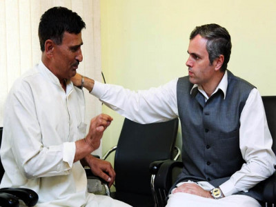 indian kashmir chief minister pardons shoe thrower