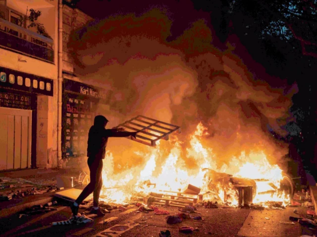 paris police in new battles with protesters paris police in new battles with protesters