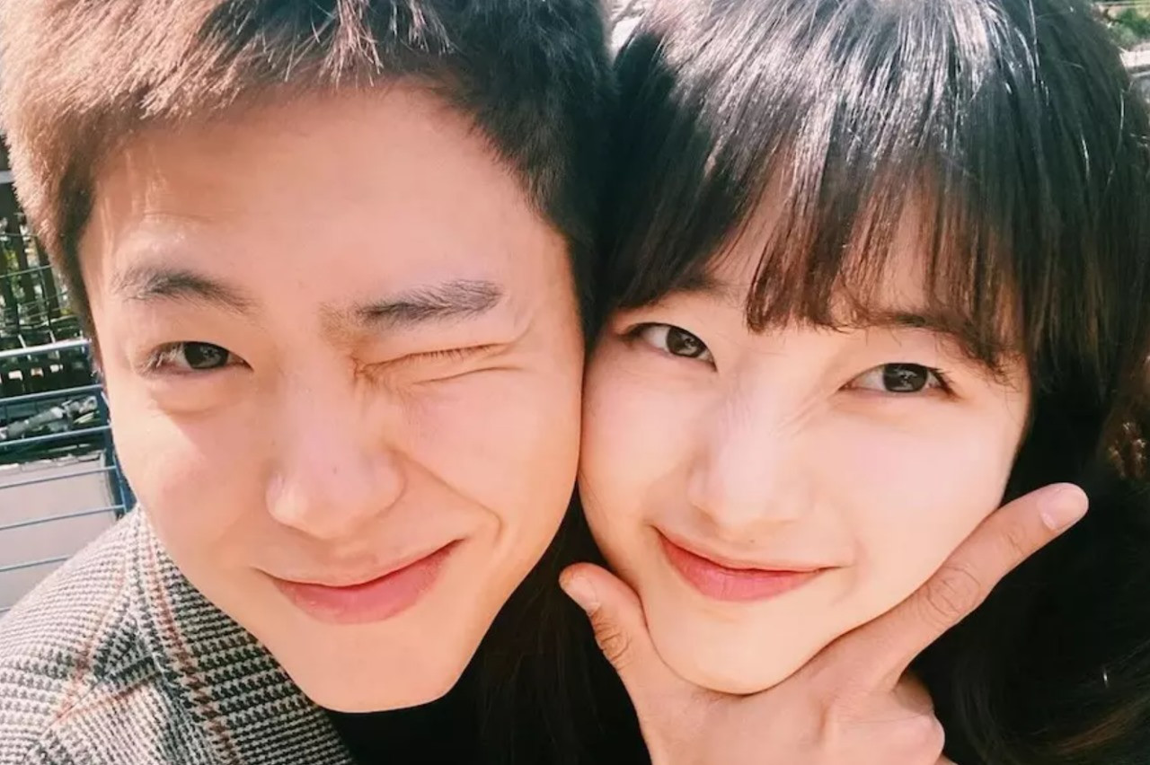 Suzy and Park Bo Gum share selfies ahead of upcoming film “Wonderland”