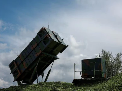 trump says ukraine should not target moscow amid missile supply row