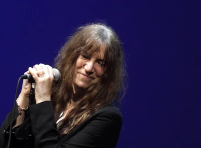 singer patti smith collapses on stage in brazil