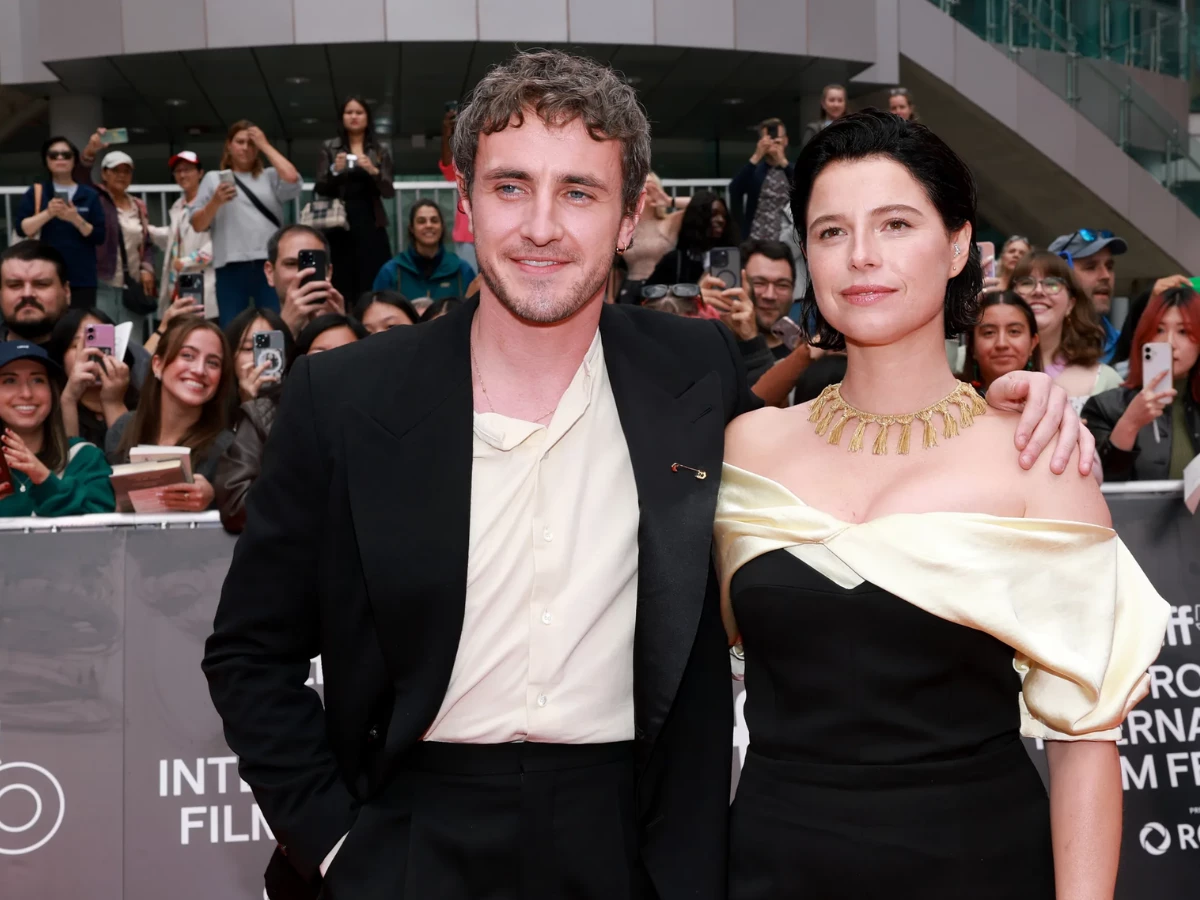 jessie buckley stuns audience with heartfelt praise for paul mescal