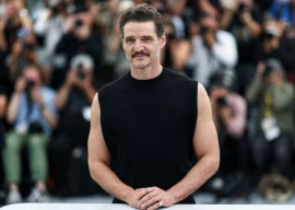 pedro pascal parts ways with stylist julia ragolia after fan backlash over red carpet look pedro pascal parts ways with stylist julia ragolia after fan backlash over red carpet look