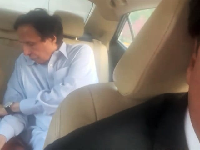 according to sources pervez elahi is being taken to counter terrorism department s ctd police station after the arrest screengrab according to sources pervez elahi is being taken to counter terrorism department s ctd police station after the arrest screengrab