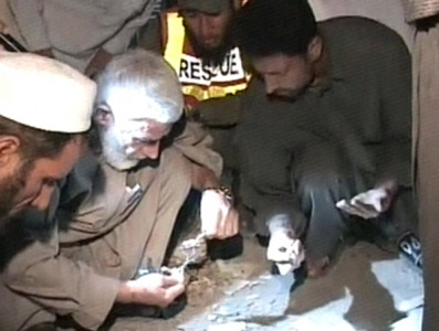 blast in peshawar injures 15