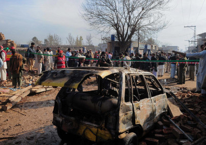 car bombing kills 10 near peshawar car bombing kills 10 near peshawar