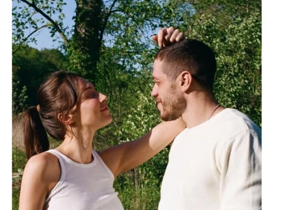 pete davidson and elsie hewitt discuss marriage plans while expecting first baby together pete davidson and elsie hewitt discuss marriage plans while expecting first baby together