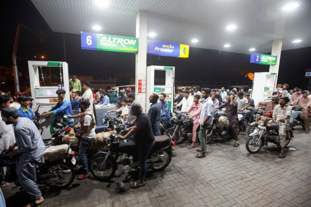 people wait their turn to get fuel at a petrol station in karachi pakistan june 2 2022 picture taken june 2 2022 photo reuters people wait their turn to get fuel at a petrol station in karachi pakistan june 2 2022 picture taken june 2 2022 photo reuters