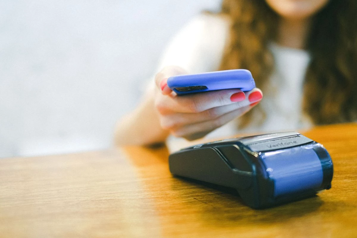 pakistan s cashless dream has a cash problem