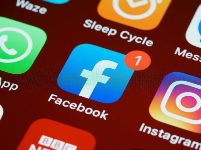 iran lifts whatsapp google play ban iran lifts whatsapp google play ban