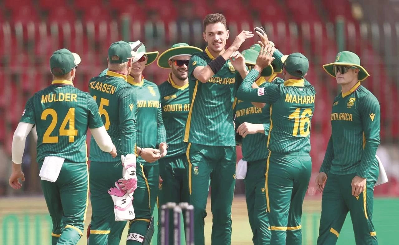 pacer marco jensen in the middle celebrating a wicket against england with south africa team at the national bank stadium in karachi photo afp pacer marco jensen in the middle celebrating a wicket against england with south africa team at the national bank stadium in karachi photo afp