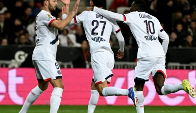 paris saint germain s spanish midfielder dro fernandez c celebrates his goal in a 4 0 ligue 1 win at nice photo afp