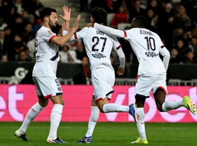 psg sweep past nice to reclaim top spot