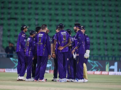 quetta gladiators clinch first victory