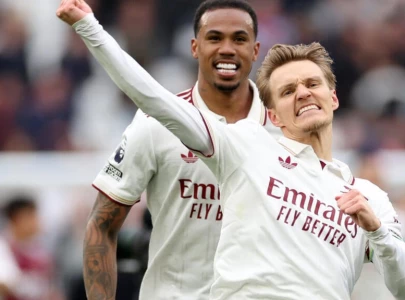 arsenal scent premier league glory