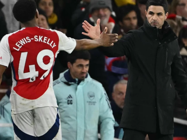 arsenal boss mikel arteta r and defender myles lewis skelly photo afp arsenal boss mikel arteta r and defender myles lewis skelly photo afp