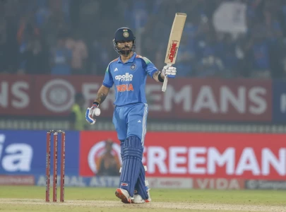 virat kohli claims top spot in icc rankings