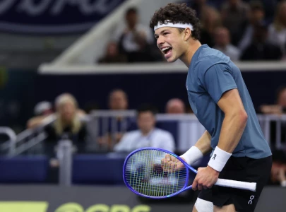 shelton battles back to beat fritz shelton battles back to beat fritz