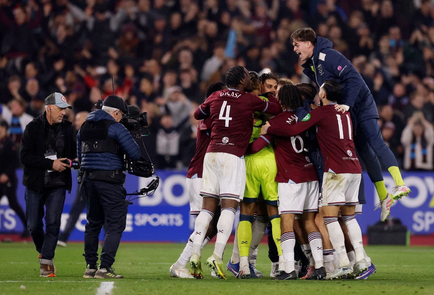 West Ham advance to FA Cup quarter-finals after Brentford penalty error