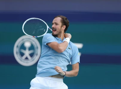 sinner defending champ mensik advance to third round at miami open