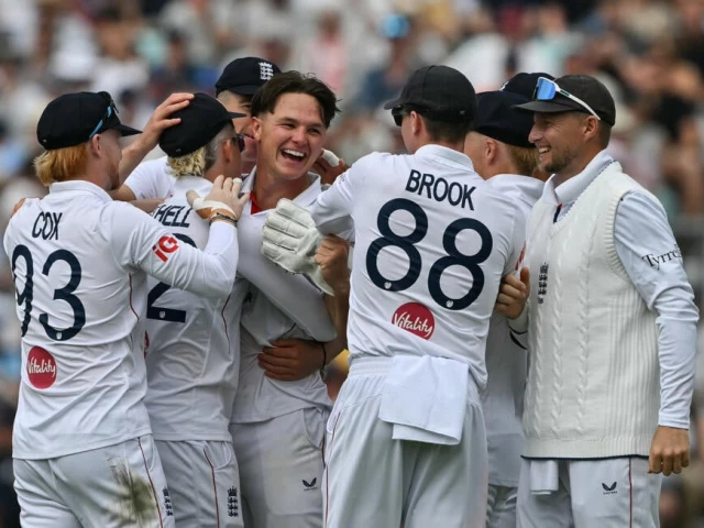 england s sonny baker 3rd l celebrates the dismissal of new zealand s rachin ravindra photo afp england s sonny baker 3rd l celebrates the dismissal of new zealand s rachin ravindra photo afp