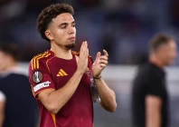 as roma s neil el aynaoui applauds fans after the match photo reuters