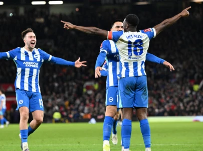 man utd crash out of fa cup against brighton