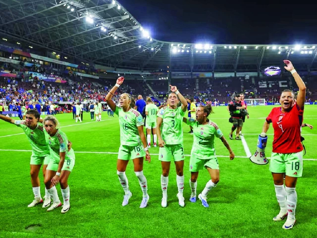 arianna caruso celebrates with a megaphone italy s elisabetta oliviero italy s lucia di guglielmo and italy s eleonora goldoni after the match photo reuters arianna caruso celebrates with a megaphone italy s elisabetta oliviero italy s lucia di guglielmo and italy s eleonora goldoni after the match photo reuters