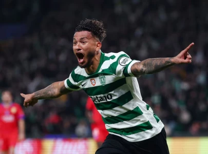 psg falter as suarez leads sporting to victory