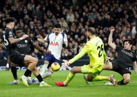 tottenham hotspur s dominic solanke scores their first goal past manchester city s gianluigi donnarumma action photo reuters