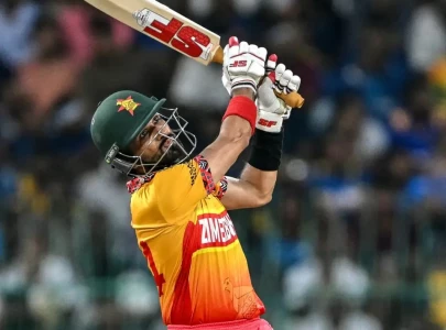 zimbabwe beat sri lanka to go top of group b