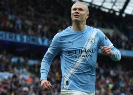 man city keep title race alive liverpool frustrated by chelsea
