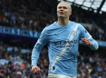man city keep title race alive liverpool frustrated by chelsea