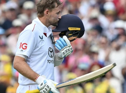 head hits back for australia after root s 160 head hits back for australia after root s 160