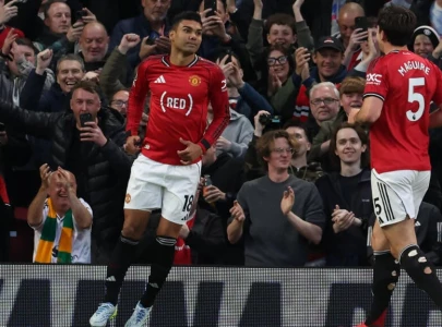 man utd beat brentford to close on ucl berth