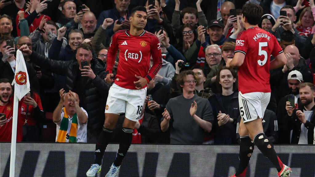 Manchester United beat Brentford to move closer to Champions League return