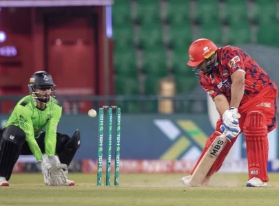 karachi kings edge lahore qalandars in psl 11