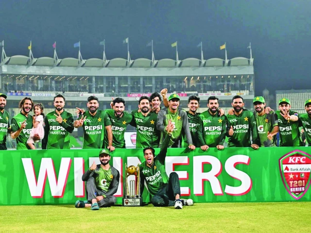 pakistan players pose after sweeping bangladesh in t20is photo pcb pakistan players pose after sweeping bangladesh in t20is photo pcb